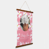 Cute Daisy Florals Border Fotoaankondiging Baby Hangend Wandkleed (Gebogen)