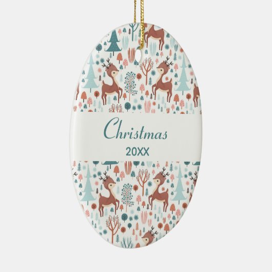 Cute Deer in Whimsical Forest Pattern Kerstmis Keramisch Ornament (Rechts)
