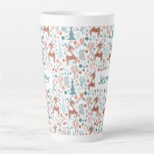 Cute Deer in Whimsical Forest Pattern Kerstmis Latte Mok (Voorkant)