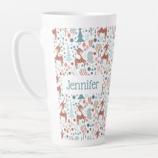 Cute Deer in Whimsical Forest Pattern Kerstmis Latte Mok (Links)