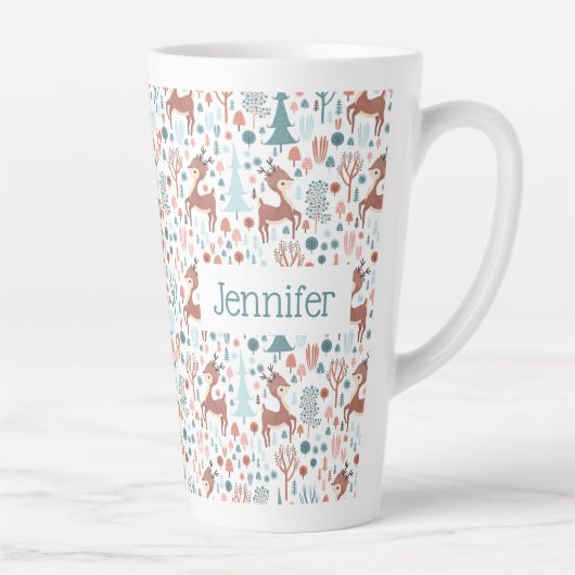Cute Deer in Whimsical Forest Pattern Kerstmis Latte Mok (Rechts)