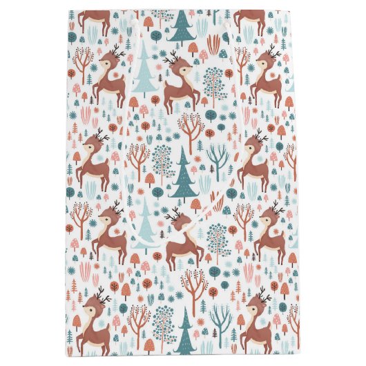 Cute Deer in Whimsical Forest Pattern Kerstmis Medium Cadeauzakje (Voorkant)