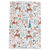Cute Deer in Whimsical Forest Pattern Kerstmis Medium Cadeauzakje (Achterkant)