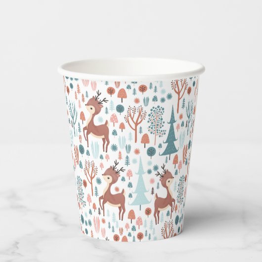 Cute Deer in Whimsical Forest Pattern Kerstmis Papieren Bekers (Achterkant)