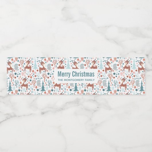 Cute Deer in Whimsical Forest Pattern Kerstmis Waterfles Etiket (Enkel label)