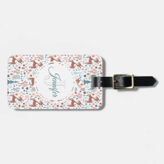 Cute Deer in Whimsical Forest Pattern Monogram Bagagelabel (Voorkant horizontaal)