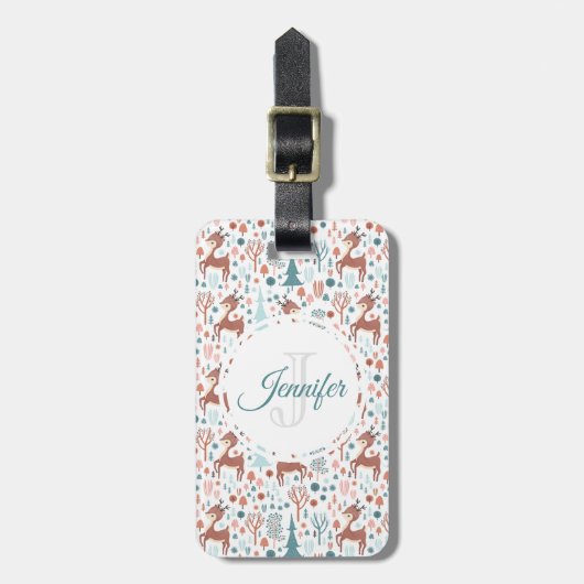 Cute Deer in Whimsical Forest Pattern Monogram Bagagelabel (Voorkant verticaal)