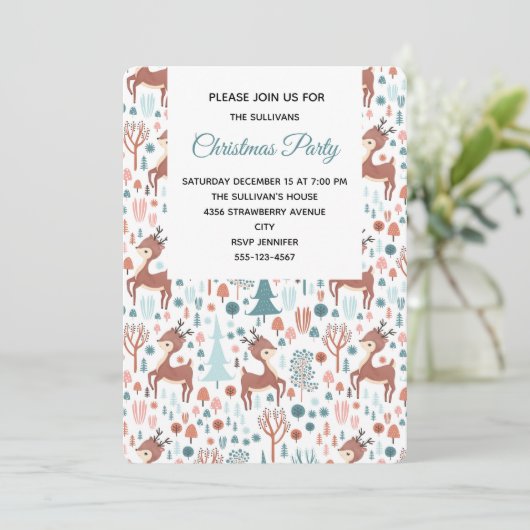 Cute Deer in Whimsical Forest Pattern Party Kaart (Staand voorkant)