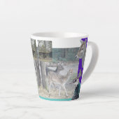 Cute Deer met Peacock Design Latte Mok (Rechterhoek)