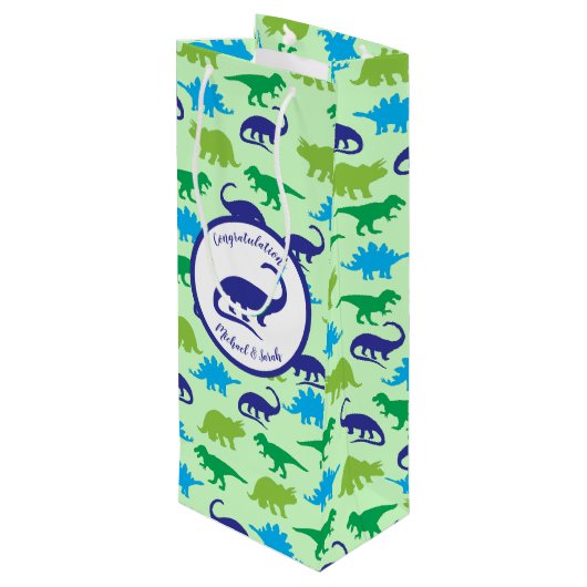 Cute Dinosaur Baby shower Dino Blue en Green Boy Wijn Cadeautas (Achterkant Gekanteld)