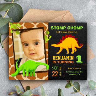 Cute Dinosaur Krijtbord 1e Verjaardagsfeestje Uitnodiging Briefkaart