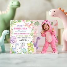 Cute Dinosaur Meisje Drie Rex Verjaardagsfoto