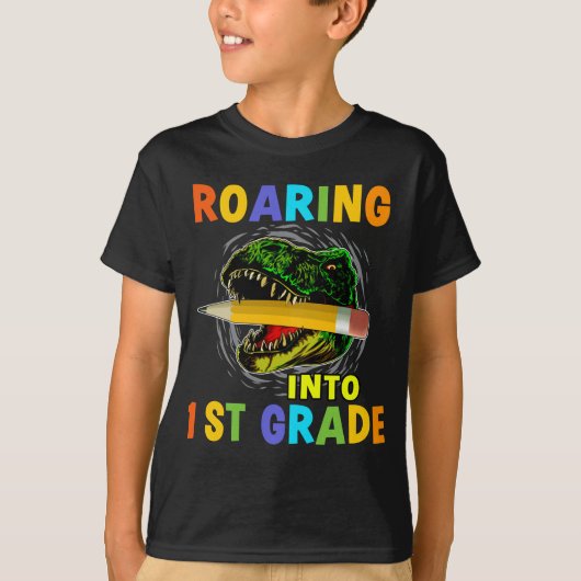 Cute Dinosaur Roaring in 1ste graad T-shirt (Voorkant)