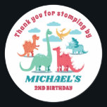 Cute Dinosaurs Kids Birthday Party Baby shower Ronde Sticker<br><div class="desc">Kute party gunsten voor kinderen,  jongens of meisjes die van dinosaurussen houden en t-rex. Ideaal voor kinderen op verjaardagsfeestje,  feestvieren en dankjewel op het label. U kunt de tekst voor baby shower of andere gelegenheid en partij ook aanpassen.</div>