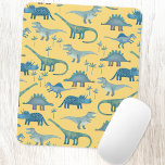 Cute Dinosaurs Sunshine Yellow Muismat<br><div class="desc">Veel blauwe dinosaurussen,  Tyrannosaurus rex,  Spinosaurus,  Stegosaurus,  Diplodocus en Triceratops op een zonnige gele achtergrond. Eek!</div>