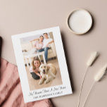 Cute Dog Funny New Address Moving Announance Briefkaart<br><div class="desc">Laat je vriend het nieuws van je nieuwe adres delen. Deze grappige,  bewegende aankondiging van deze hond bevat een foto en een simpele tekst. Alle tekst op de voor- en achterzijde kan worden bewerkt.</div>