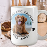 Cute Dog Grandma Personalized Pet Photo Hondenlief Koffiemok<br><div class="desc">'s Werelds beste hond oma ... Verrassend je favoriete Dog Grandma deze Moederdag, Kerstmis of haar verjaardag met deze superschattige mok van de aanpasbare petfoto. Pas deze mok van de hond met de favoriete foto's en namen van je hond aan. Dubbelzijdig - u kunt verschillende foto's op elke kant of...</div>