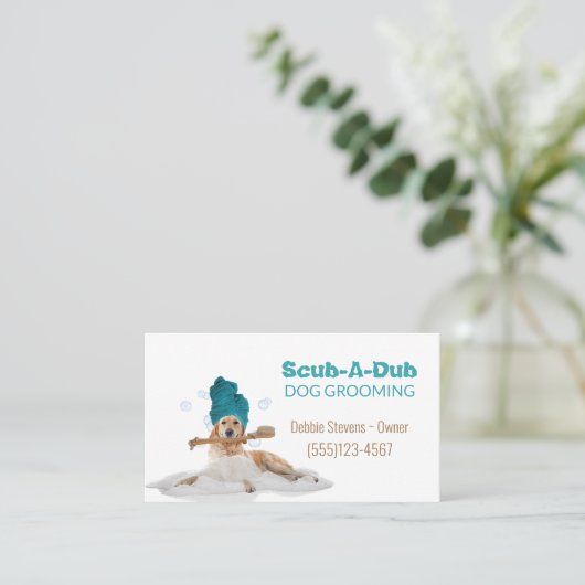 Cute Dog in een handdoekproefopstelling Visitekaartje (Staand voorkant)