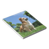 Cute dog in gras notitieblok (Schuin)