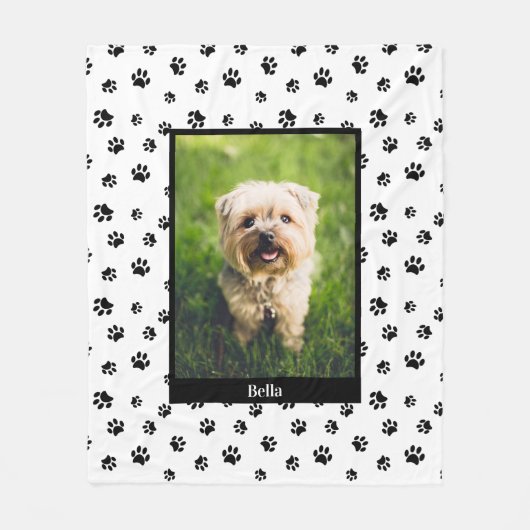 Cute Dog Photo met naam Black Paw Prints Pattern Fleece Deken (Voorkant)