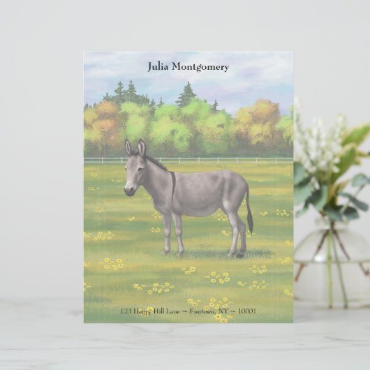 Cute Donkey Grey Burro in Pasture Briefhoofd (Staand voorkant)