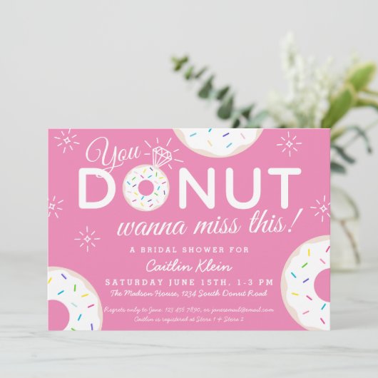 Cute Donut Bridal Shower Invitations | Roze Kaart (Staand voorkant)