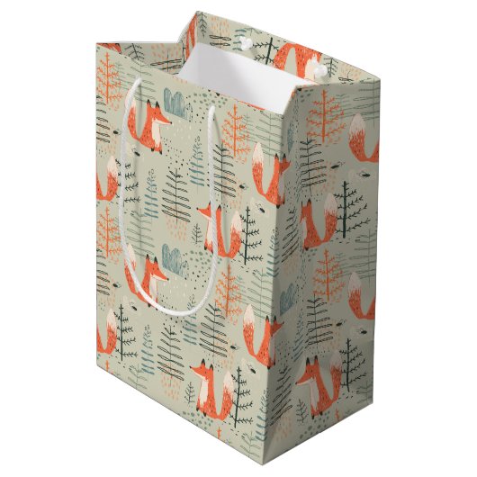 Cute Doodle Fox Forest Woodland Pattern Medium Cadeauzakje (Achterkant Gekanteld)
