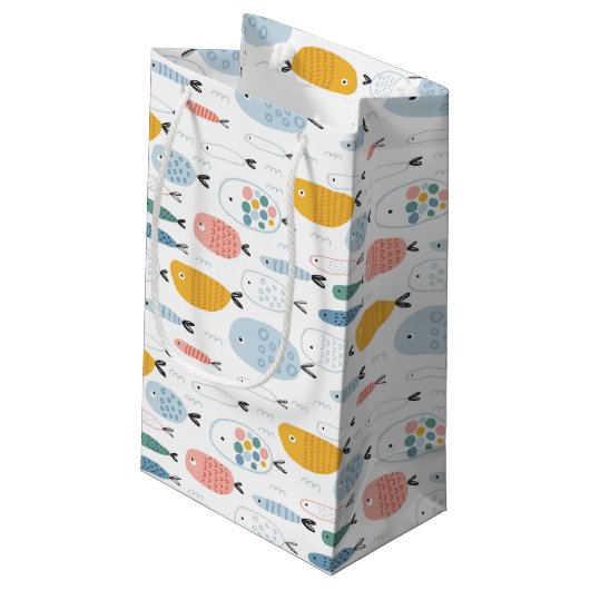 Cute Doodle School of Fish Pattern Klein Cadeauzakje (Achterkant Gekanteld)