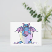 Cute Dragon Baby in Cracked Egg - Blauw / Paars Briefkaart (Staand voorkant)