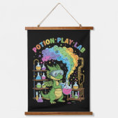 Cute Dragon Scientist | Magical Potion Play Lab Hangend Wandkleed (Voorkant)