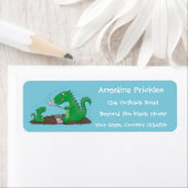 Cute dragons roasting marshmallows cartoon etiket (Insitu)