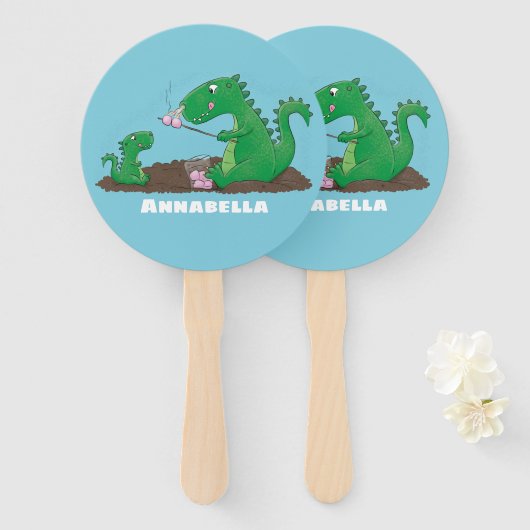 Cute dragons roasting marshmallows cartoon handwaaier (Voorkant en achterkant)