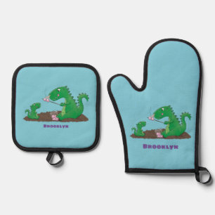 Cute dragons roasting marshmallows cartoon ovenwant & pannenlap set