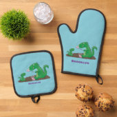 Cute dragons roasting marshmallows cartoon ovenwant & pannenlap set (Top down)