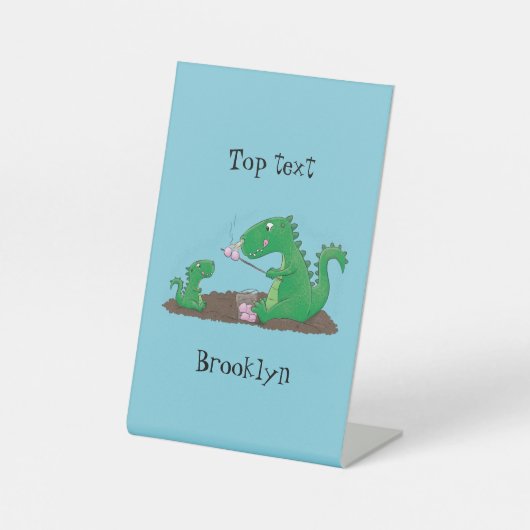 Cute dragons roasting marshmallows cartoon reclamebord met voetstuk (Voorkant)