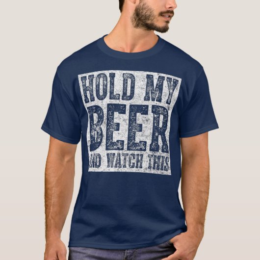 Cute Drink Gift houdt mijn bier vast en bekijk dit T-shirt (Voorkant)