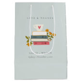 Cute Dusky Blue Stapked Storybooks Floral Wedding Medium Cadeauzakje (Achterkant)