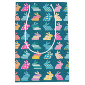 Cute Easter Bunny Pattern Blue Medium Cadeauzakje (Voorkant)