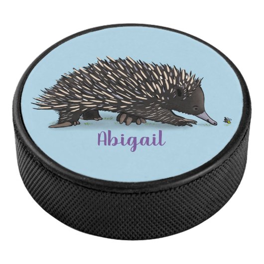 Cute echidna met bijen cartoon illustratie hockey puck (3/4)