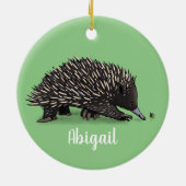 Cute echidna met bijen cartoon illustratie keramisch ornament (Achterkant)