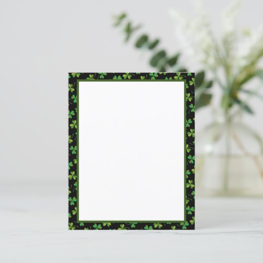 Cute & Elegant Dark Shamrock Pattern Green & Black (Staand voorkant)