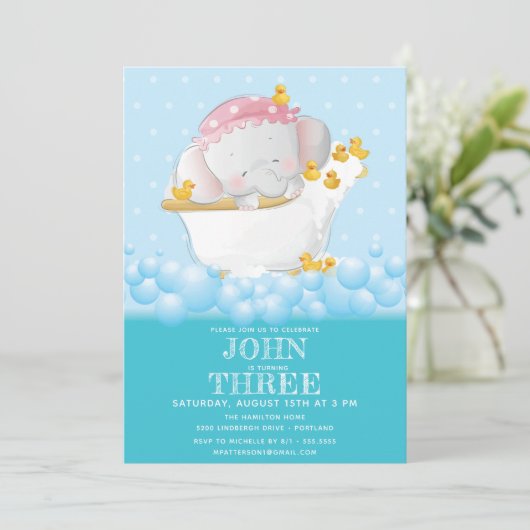 Cute Elephant Bath Birthday Kaart (Staand voorkant)