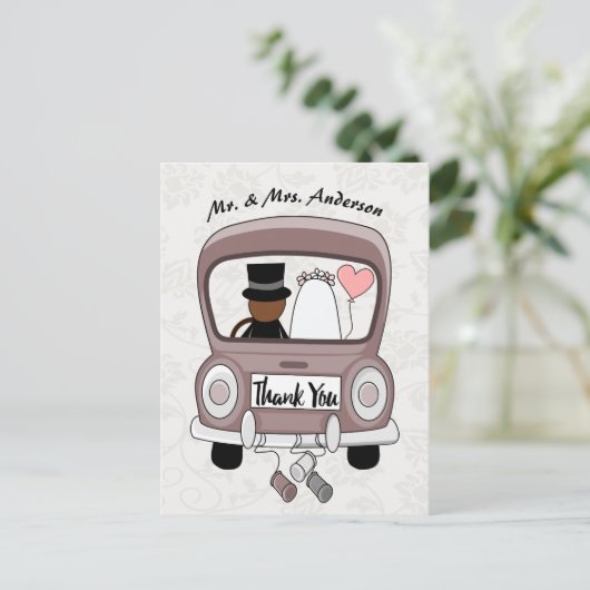 Cute en grappige cartoon, net getrouwd met een aut uitnodiging briefkaart (Staand voorkant)
