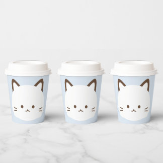 Cute face kat met pastelblauwe achtergrond papieren bekers