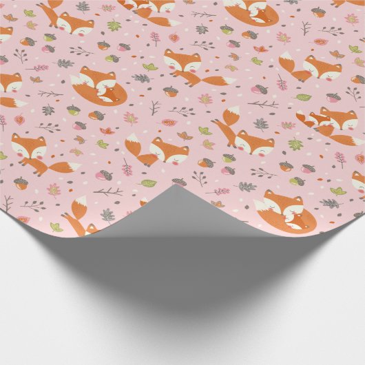 Cute Fall Mama and baby fox on light pink Cadeaupapier (Hoek)