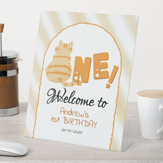 Cute Fat Orange Cat 1st Birthday Welcome Reclamebord Met Voetstuk (Insitu)