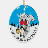 Cute Festive Squirrel 2020 is Nutty New Year Keramisch Ornament (Rechts)