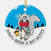 Cute Festive Squirrel 2020 is Nutty New Year Keramisch Ornament (Voorkant)