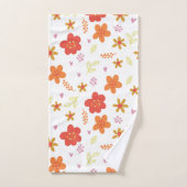 Cute Floral Pattern – Warm Retro Flowers on Black Bad Handdoek (Handdoek)