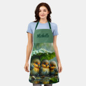 Cute fluffy birds hiding under leaf in rain schort (Gedragen)